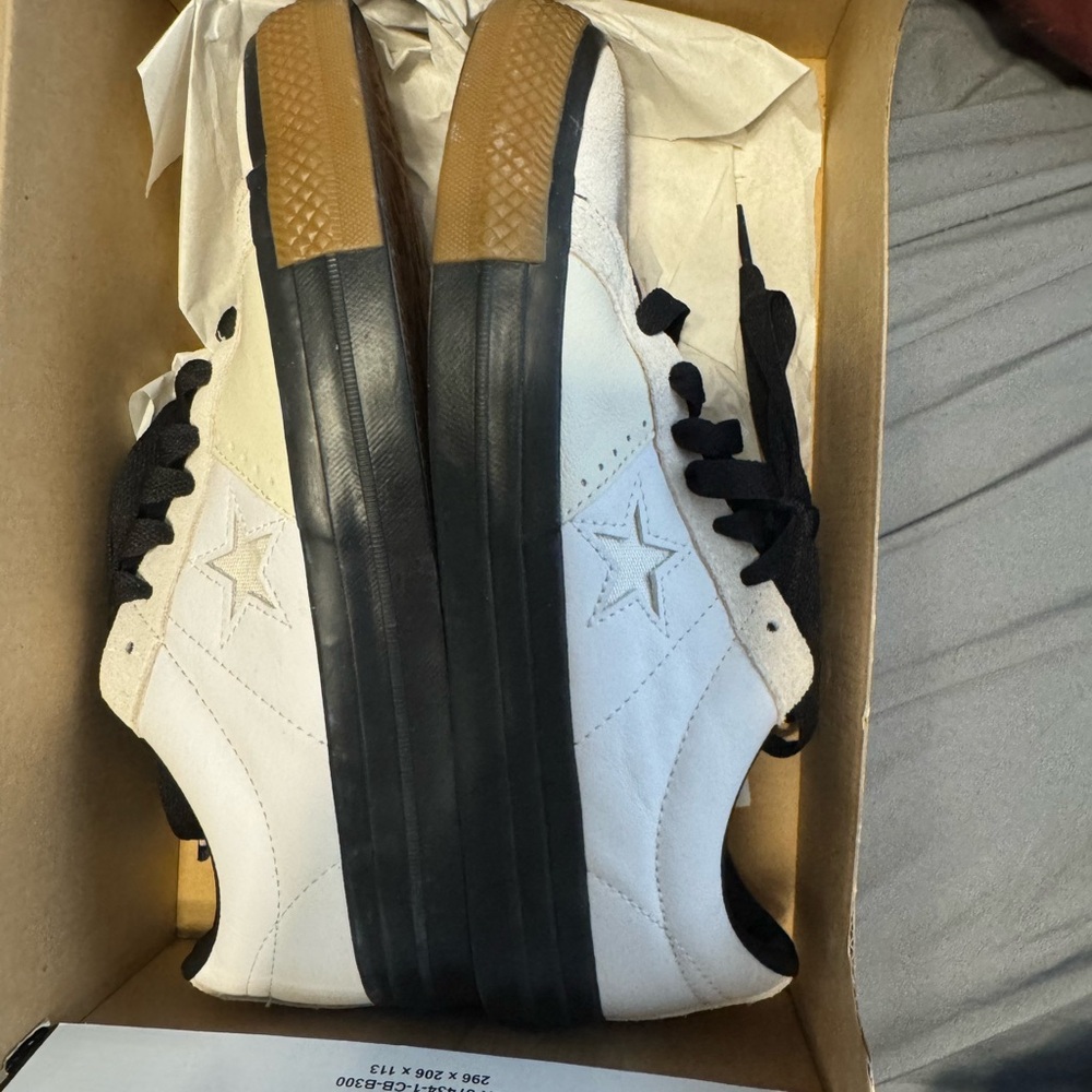 Converse Men's White and Black Star Sneakers